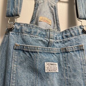 like new condition | Levi’s vintage women’s overalls | size medium